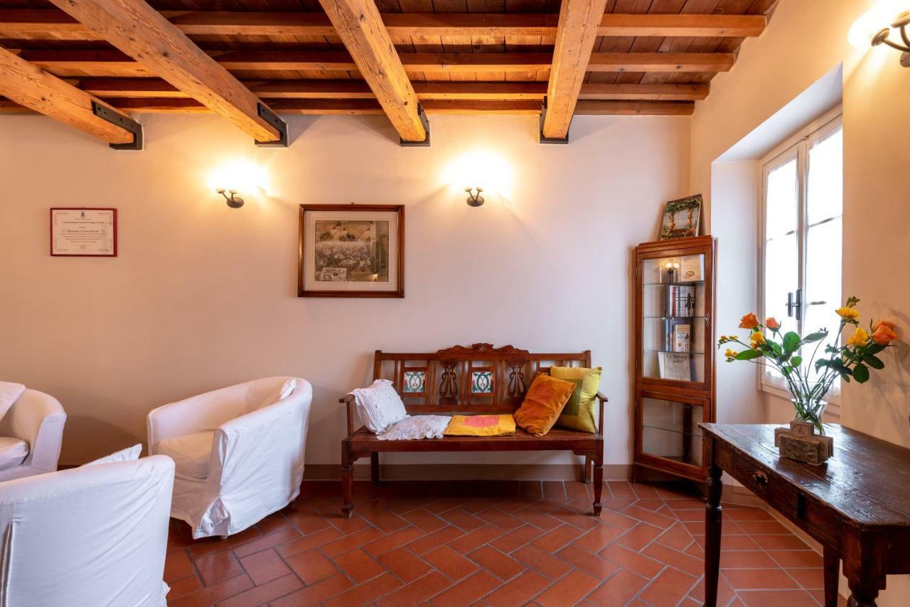 La Locanda Del Povero Diavolo Torriana Luaran gambar