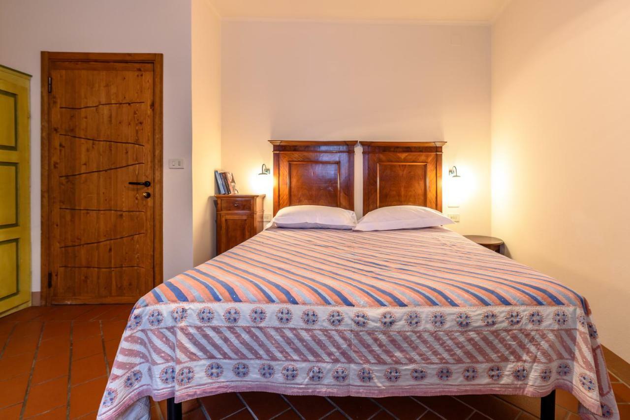 La Locanda Del Povero Diavolo Torriana Luaran gambar