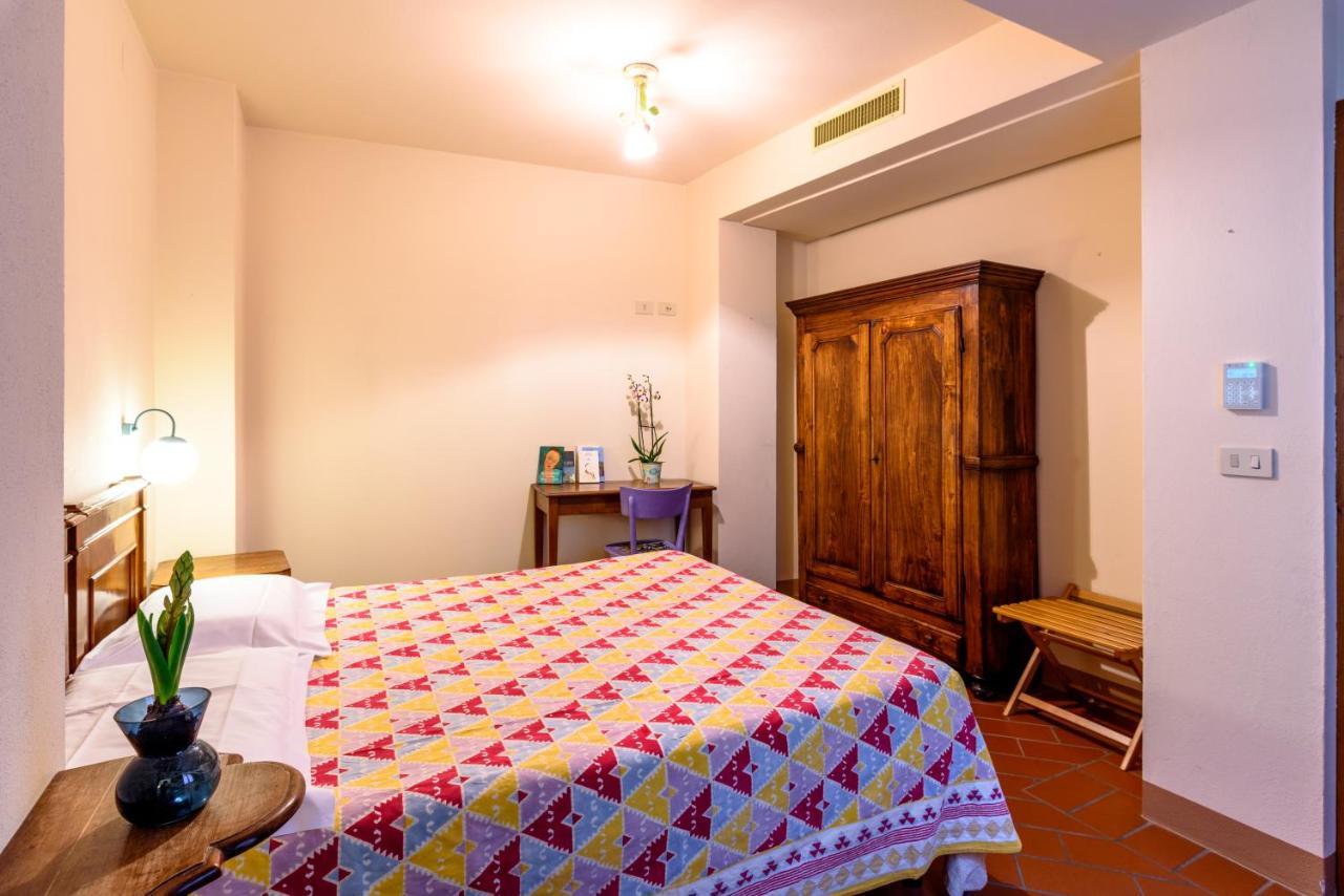 La Locanda Del Povero Diavolo Torriana Luaran gambar